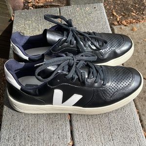 Rare! Veja V10 black and white size 9 womens
